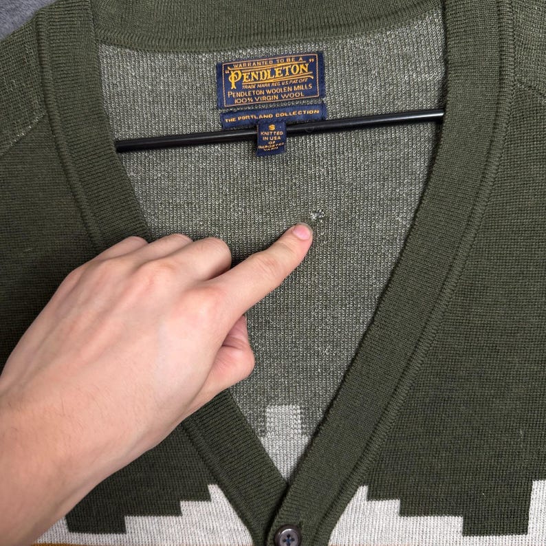 Cardigã feminino Pendleton verde com estampa azteca em lã merino e decote em V, tamanho pequeno, estilo western. imagem 4