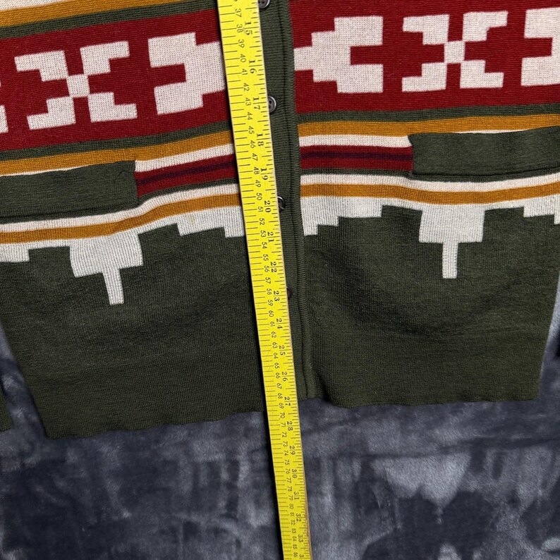 Cardigã feminino Pendleton verde com estampa azteca em lã merino e decote em V, tamanho pequeno, estilo western. imagem 6