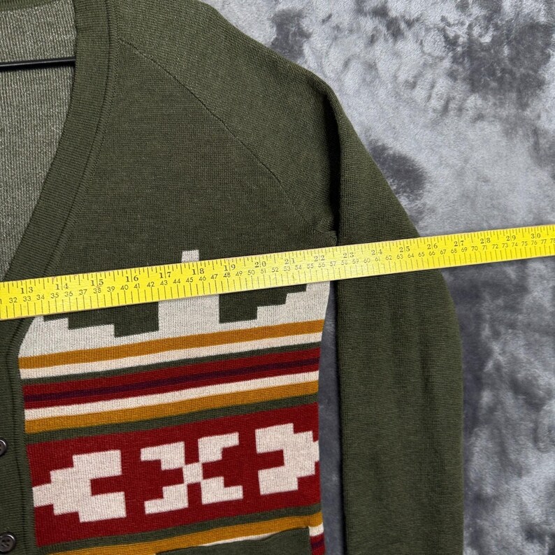 Cardigã feminino Pendleton verde com estampa azteca em lã merino e decote em V, tamanho pequeno, estilo western. imagem 7