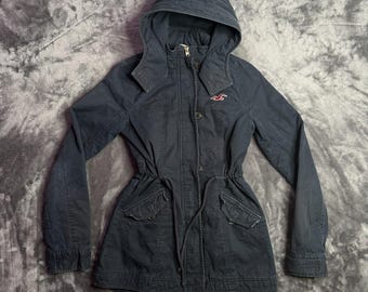 Parka Hollister Bella Swan vintage Y2K, tamanho PP, manga comprida, forrada e listrada.