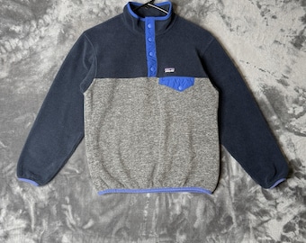 Patagonia Kids Lekka koszulka Synchilla Dwukolorowa, niebiesko-szara, młodzieżowa, duża, z zatrzaskami