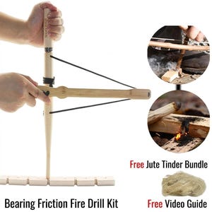 Può includere: Un kit per accendere il fuoco a frizione in legno con un mandrino verticale, un arco orizzontale con corda nera e una base piatta con diverse tacche. Il set include un fascio di iuta e il testo Bearing Friction Fire Drill Kit.