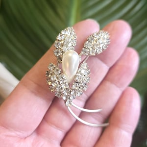 Stunning Vintage Silver Tone Faux Pearl and Rhinestone Bouquet Brooch Pin