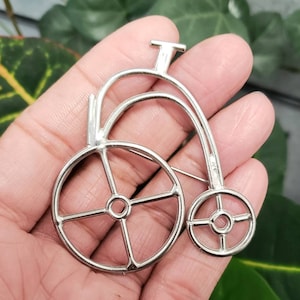 Vintage Silver Tone Bicycle Wire Medal Brooch Pin