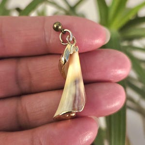 Gorgeous Vintage Natural Shell Handmade Spiral Cone Pendant