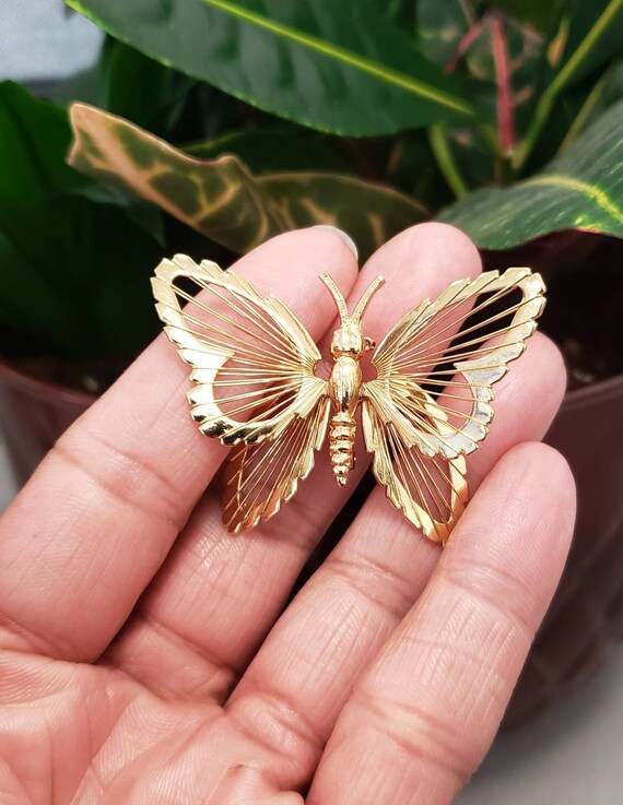 Vintage Monet Sigbed Gold Tone Butterfly Brooch - image 2