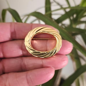 Vintage Gold Tone Oval Brooch Pin