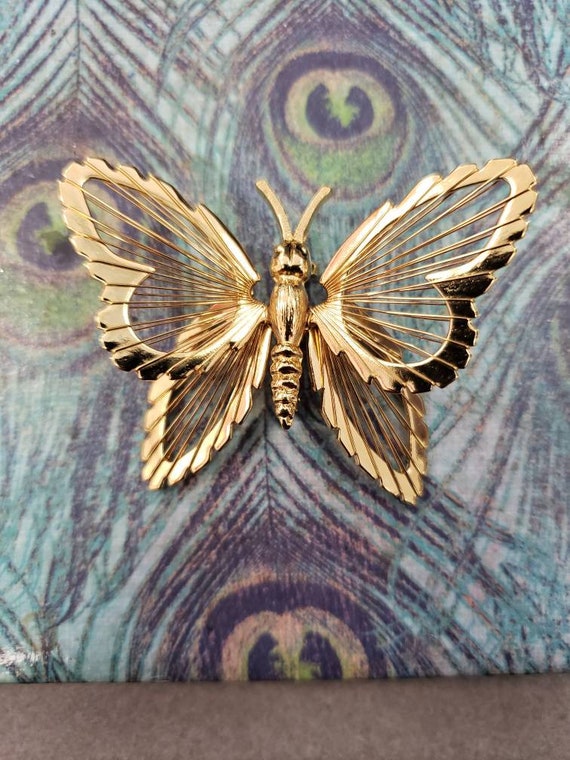 Vintage Monet Sigbed Gold Tone Butterfly Brooch - image 4