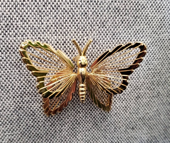 Vintage Monet Sigbed Gold Tone Butterfly Brooch - image 1