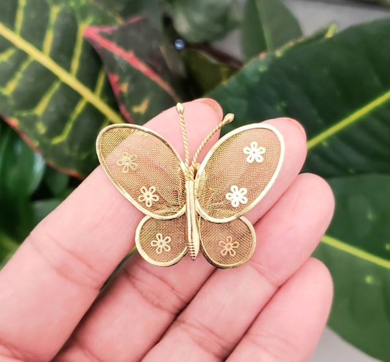 Vintage Mid Century Gold Tone Mesh Butterfly Pendant Brooch  display picture 3