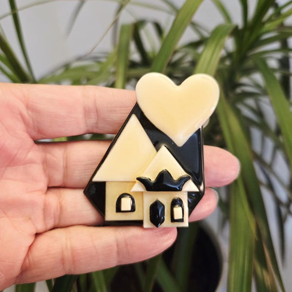 Vintage Lucinda Brooch: Resin House Pin with Heart - Black & Tan