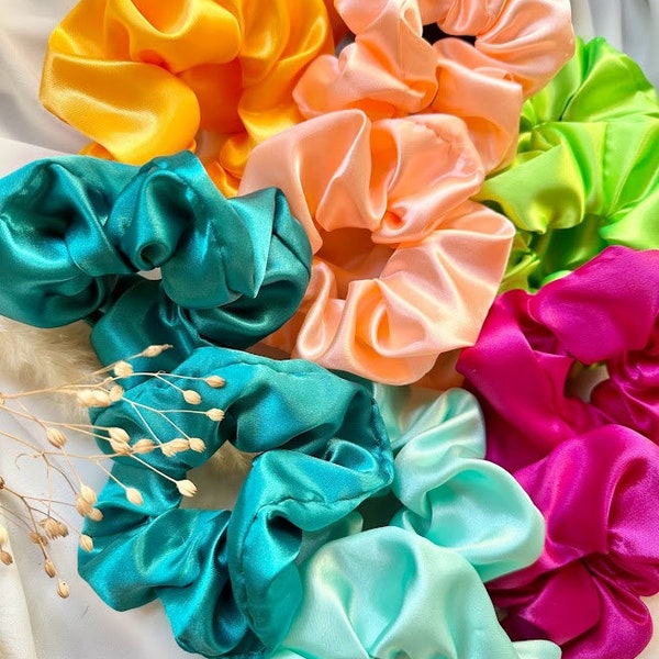 Scrunchies aus weichen Satin! Handgefertigt mit Liebe. Haargummis/Zopfgummis