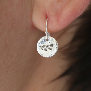Sterling silver engraved earrings, everyday simple disc earrings, dainty dangle earrings, casual silver drop earrings, delicate earrings