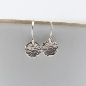 Sterling silver textured disc earrings, everyday simple hammered earrings, tiny drop earrings, gift for nanny, eco friendly gifts for her
