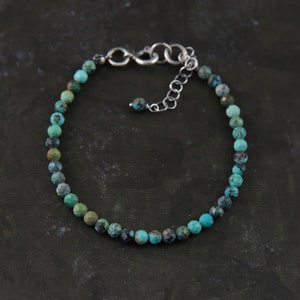 Pulseira de turquesa natural para mulheres, pulseira de contas pequenas de prata esterlina, joias do dia a dia, presente para a mãe, pulseira delicada de pedras preciosas