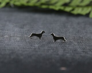 Orecchini A Bottone Bassotto In Argento Sterling 925 – Simpatici Cagnolini 6x10 Mm In Scatola Regalo