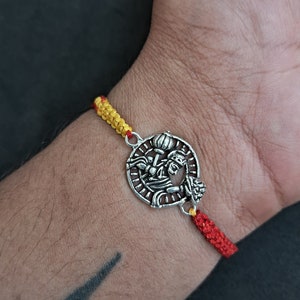 Massives 925 Sterling Silber Rakhi Armband mit Lord Hanuman, Hinduistischer religiöser Faden Rakhi, Raksha Bandhan Geschenk für Bruder, handgemachter Rakhi