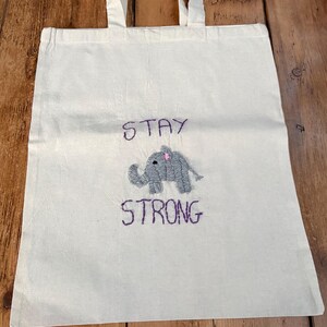 Bolso de mano con bordado a mano de animales y frases positivas. Elephant