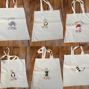Bolso de mano con bordado a mano de animales y frases positivas. imagen 1