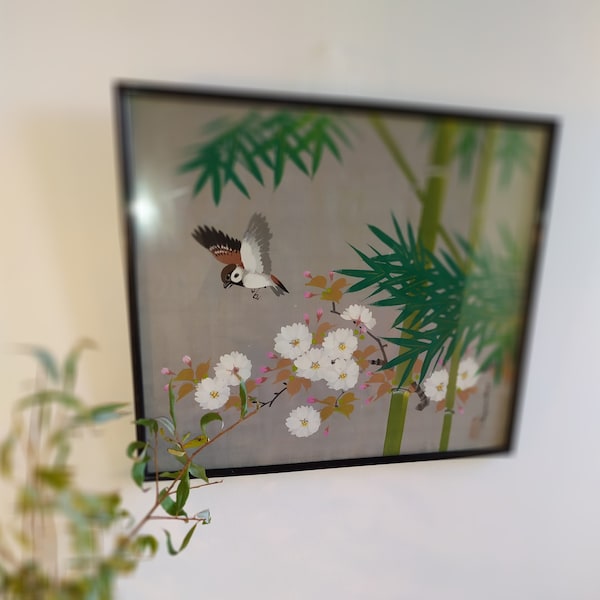 Tableau fleurs et oiseau sur tissu, style japon, cerisier en fleur, oiseaux, peinture sur tissu, décoration murale, brocante, seconde main.