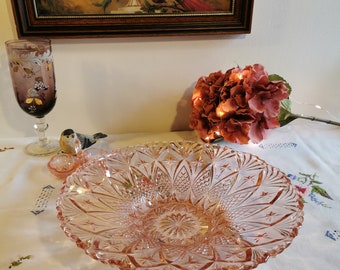 Coupe a fruits, grand plat, verre moulé rose, plat a facettes, service en verre rose, plat de présentation en verre à facette rose