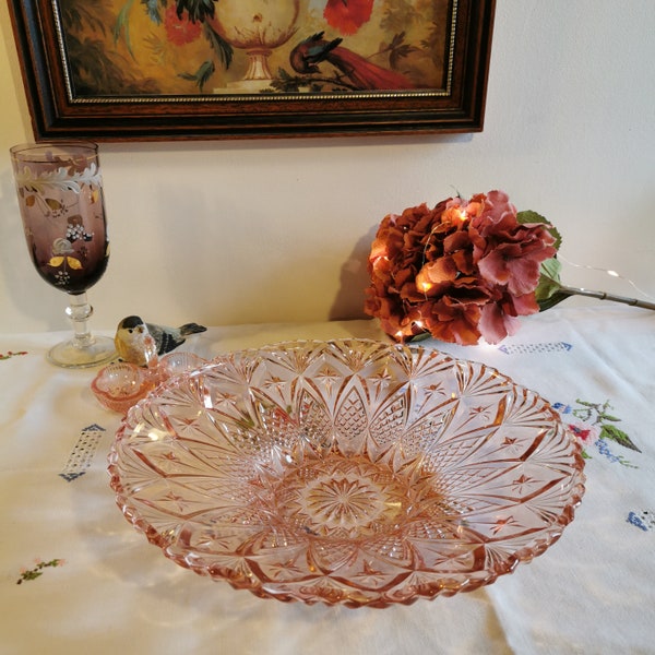 Coupe a fruits, grand plat, verre moulé rose, plat a facettes, service en verre rose, plat de présentation en verre à facette rose