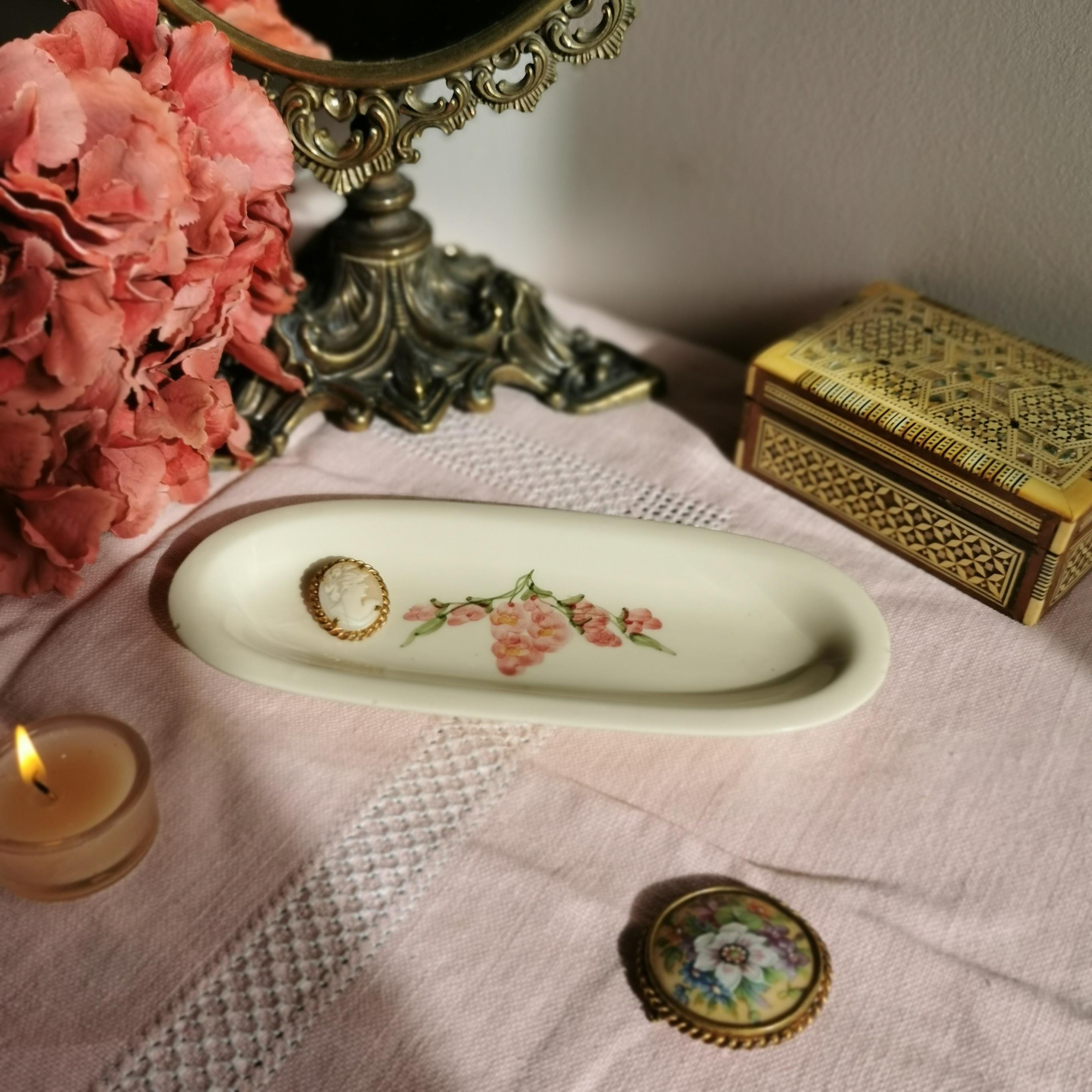 ANCIEN PORTE-PEIGNE SAVON En Faience Motifs Petites Roses EUR 10,00 - FR