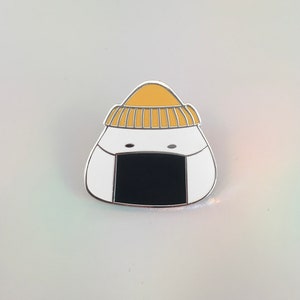 Gele Beanie Onigari Emaille Pin