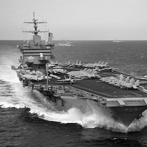 USSEnterprise Flugzeugträger Schiff Marine Atlantik Foto Poster Druck B&W