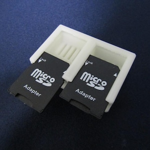 Organizador de almacenamiento para tarjetas SD con tapa adaptadora microSD impresa en 3D