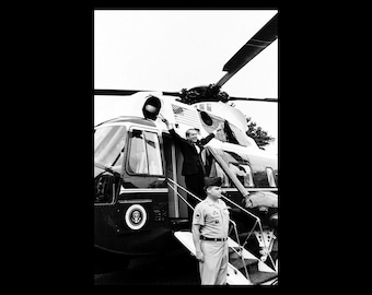 Richard Nixon Boarding Army One Resignation Watergate Photo Poster Art Print B+W