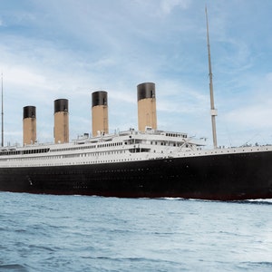 RMS Titanic Leating Southampton Jungfernreise Foto Poster Koloriert