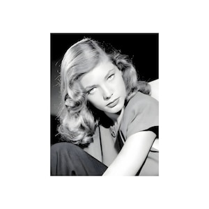 Poster pubblicitario con ritratto dell&#39;attrice Lauren Bacall, stampa artistica