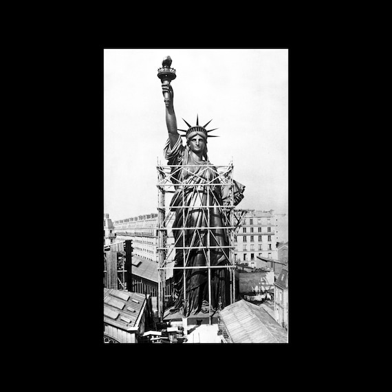 パリの建設中の自由の女神像（フランス）写真ポスターアートプリント