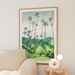 Pode incluir: Impress&atilde;o em aquarela de altas palmeiras em um vale verde, contra um c&eacute;u azul claro. A obra de arte &eacute; emoldurada em uma moldura de madeira marrom clara. A cena evoca uma sensa&ccedil;&atilde;o de tranquilidade e beleza natural.