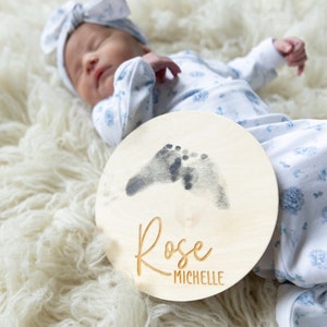 Personalisiertes Baby-Fußabdruck-Schild mit Geburtsdaten, Neugeborenen-Andenken, ideales Babypartygeschenk