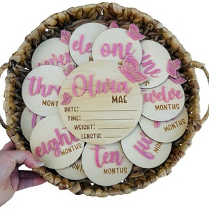Cartes jalons bébé papillon scintillant, signe de statistiques de naissance papillon. Cadeau bébé fille