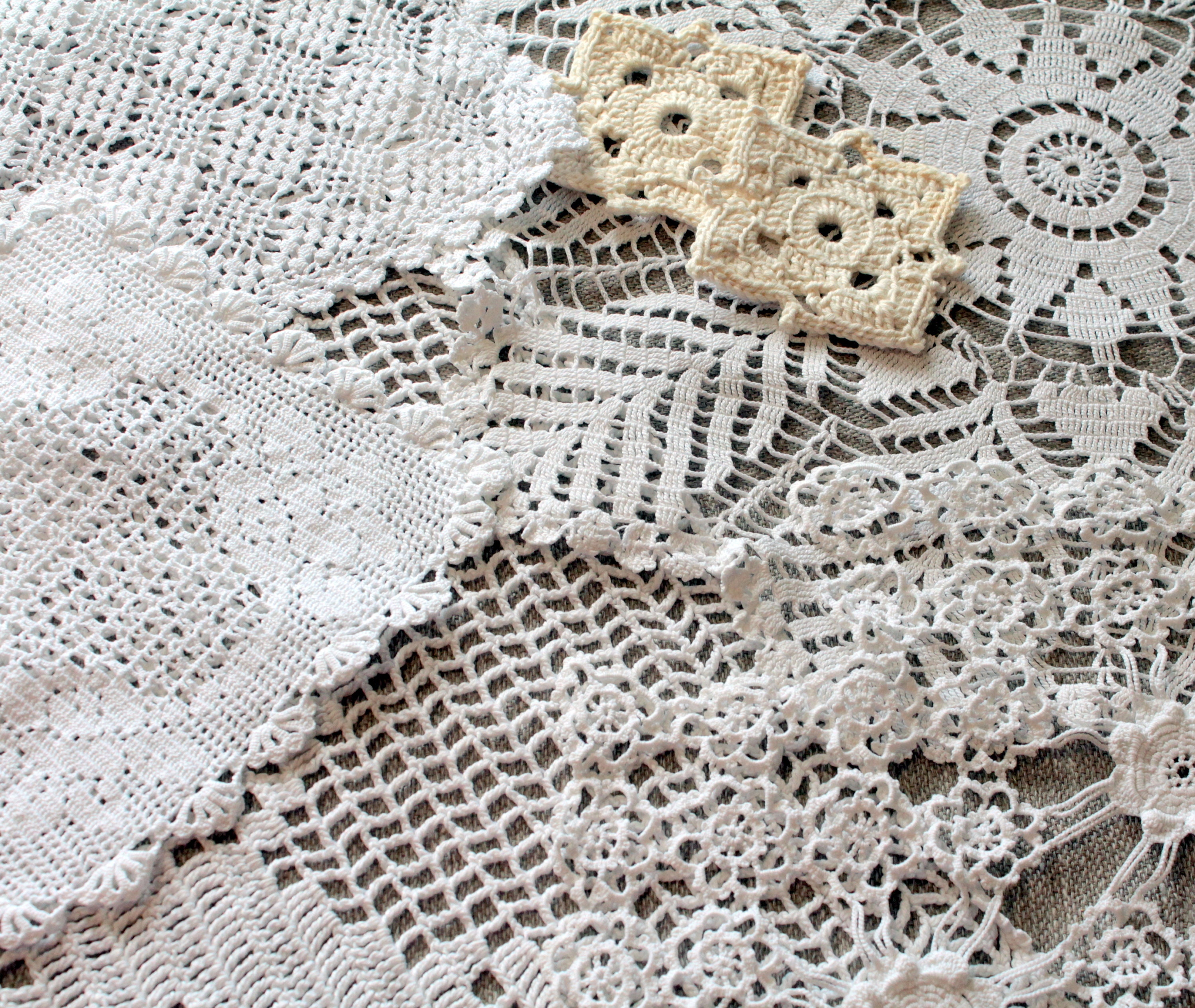 35 Crochet Tablecloth Patterns with Doilies, Motifs, and Table Runners 1 Vintage tablecloths round and square Crochet doily table