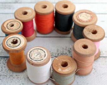 bobines de fil en bois vintage ensemble de 10 bobines avec fil de coton soviétique Cadeaux d’artisanat pour femmes
