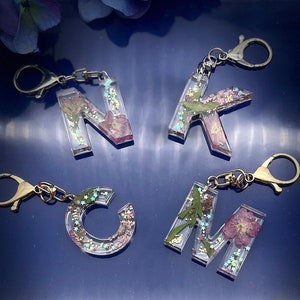 Custom initial keychain | resin letter keychain | Personalized Flower Keyring | Personalized teacher gift| customizable keychain