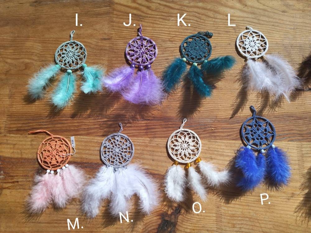 Mini Attrape Rêve Crocheté avec Perle et Plume Pièce Unique Décoration Pour La Voiture Au Rétroviseu