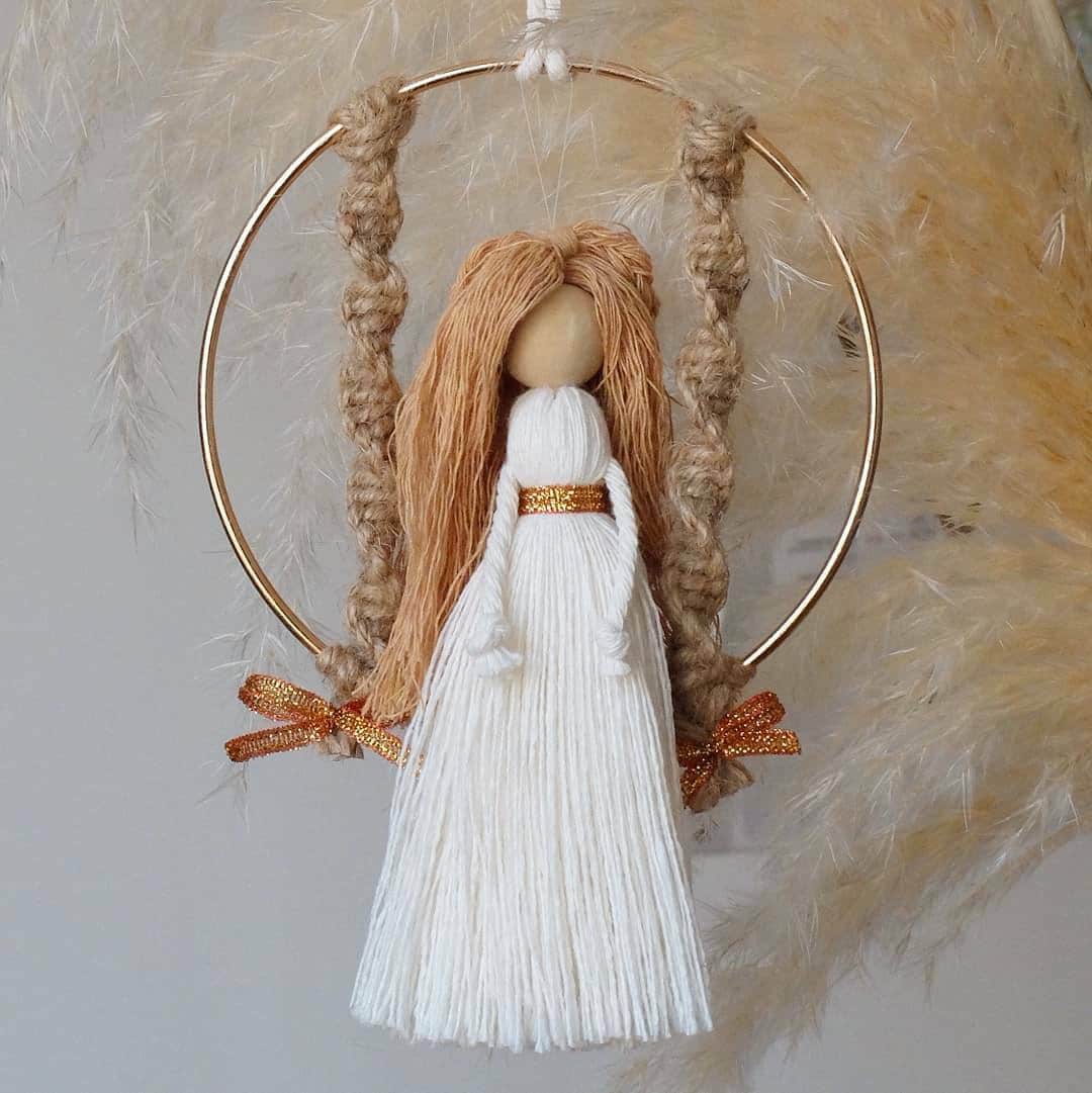 Poupée en Macramé Fée Coton Ange à Suspendre Assise sur Une Balançoire Décoration Poétique et Bohème