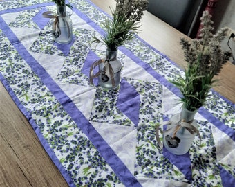 Tischläufer | Tischläufer Lavendel & Modern | Handgefertigt Tischband | Patchwork Tischläufer, Unikat, Lila