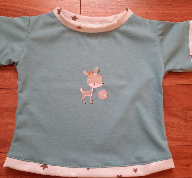 Niedlicher Kinderschlafanzug, Shorty, Spielanzug, aus Baumwoll-Jersey mit Elasthan, mit Reh-Applikation, Größe 86, mintgrün/beige Bild 2