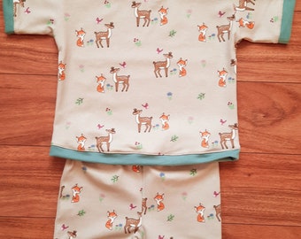 Joli pyjama enfant shorty combishort en jersey de coton avec élasthanne à motifs renard et cerf taille 92 marron clair