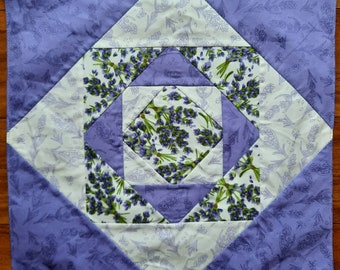 Kleine Tischdecke Patchwork, Tischdeckchen, 37x37 cm, eigene Herstellung, Lavendel-Serie