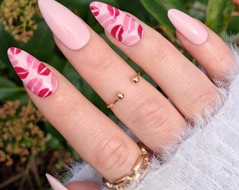 Handpainted Valentines Gel Press On Nails: Pink and Red Lip Print Kiss Nails