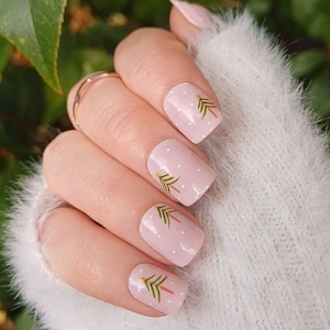 Handpainted press ons | christmas nails | nails | false nails | fake nails | gel nails | pink nails | glue on nails | glue included
