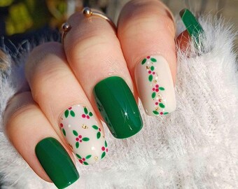 Handpainted Christmas Holly Press On Nails: Festive Holiday False Nails With Gold Leaf