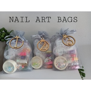 Bolsa de regalo para decoración de uñas: purpurina, calcomanías, cinta de rayas y gemas